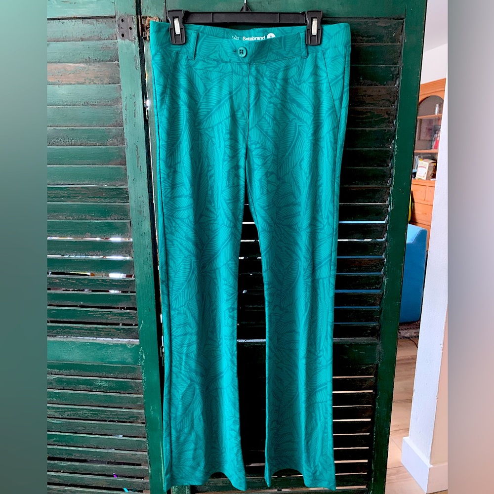Betabrand Women’s Dress Pant Yoga Pants size Medium Petite in Green Leaf print
